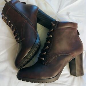 Women's Dark Brown Lace-Up Boots
